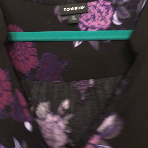 Torrid floral top size 1x - Picture 3 of 4